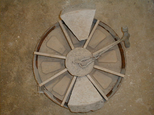 Carter with spring-form molds for casting column bricks